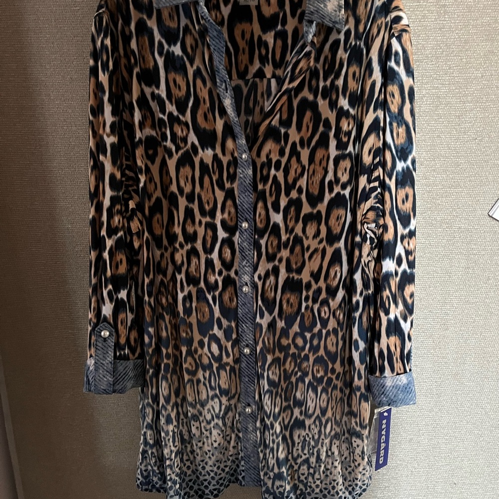 Womens Missy XL blouse/top. Blue brown black leopard print.  new never worn